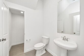 2205 Via Cami Ln in Houston, TX - Foto de edificio - Building Photo