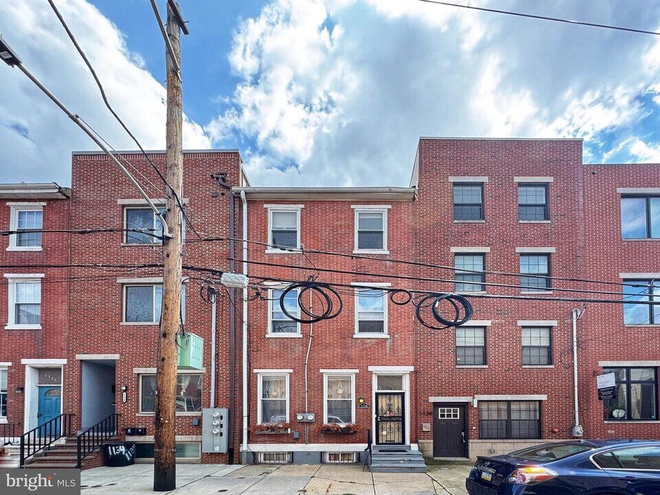 1136 Mt Vernon St in Philadelphia, PA - Building Photo