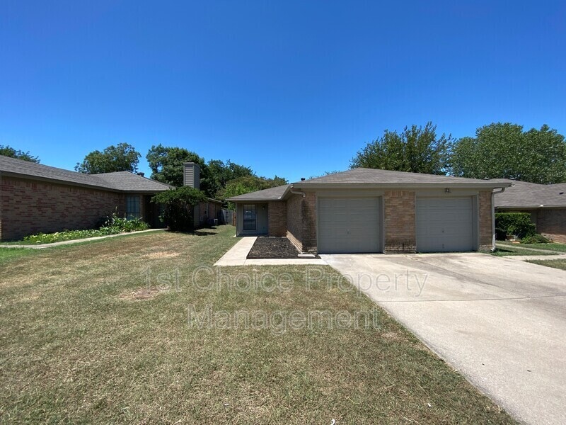 1118 Landsdale Ln in Fort Worth, TX - Building Photo