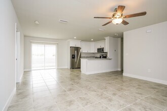 1077 Capri Cir in La Belle, FL - Building Photo - Building Photo