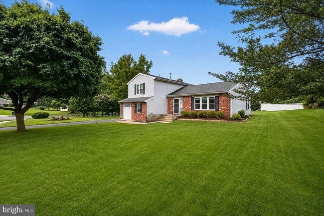 property at 3 Willow Ct