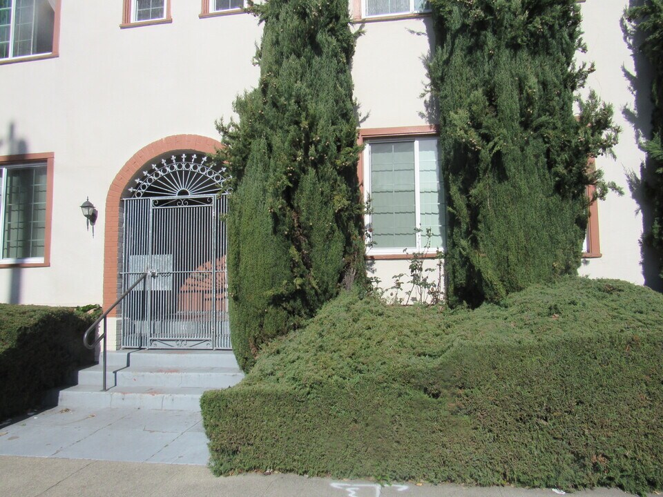 600 51st St in Oakland, CA - Building Photo
