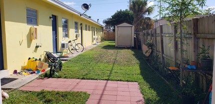 6 Units Near The Beach in Oakland Park, FL - Building Photo - Other