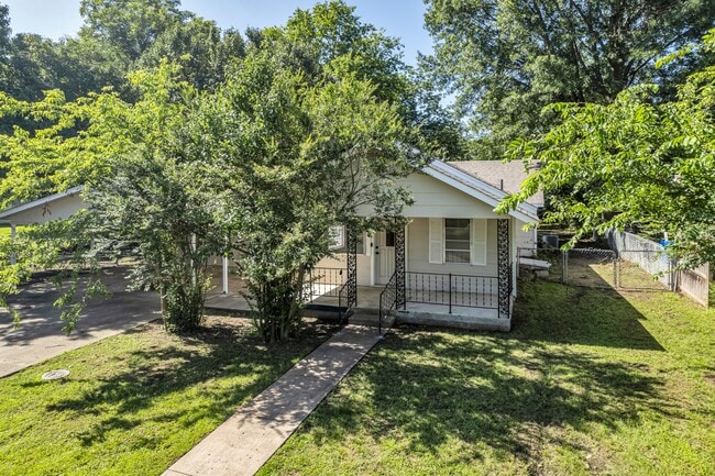 property at 114 E Ross Ave