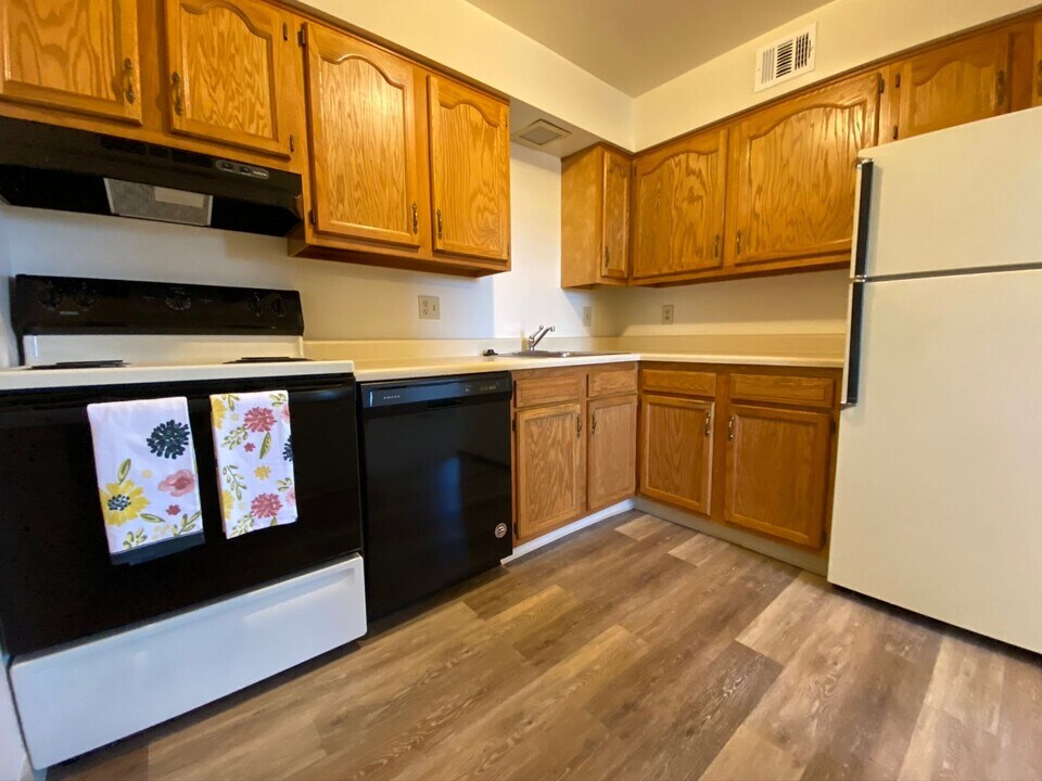 210 Bellwood Dr in West View, PA - Building Photo