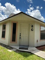 2820 Stoneway Ln in Fort Pierce, FL - Building Photo