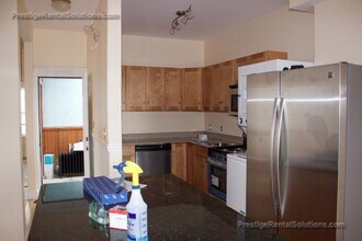 120 Gladstone St, Unit #2 in Boston, MA - Foto de edificio - Building Photo