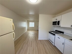 1010 Kathleen Ave in Kingman, AZ - Building Photo - Building Photo