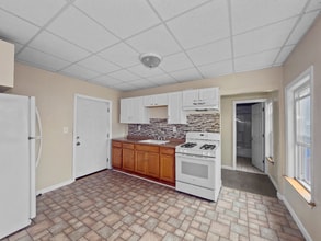 27 W 4th St in Lowell, MA - Building Photo - Building Photo