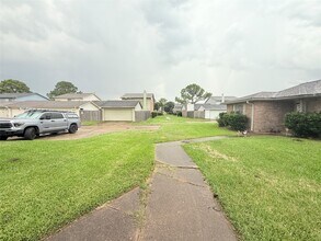 6387 S Briar Bayou Dr in Houston, TX - Building Photo - Building Photo