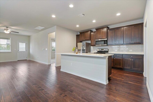 7617 Saginaw Dr in Austin, TX - Building Photo - Building Photo