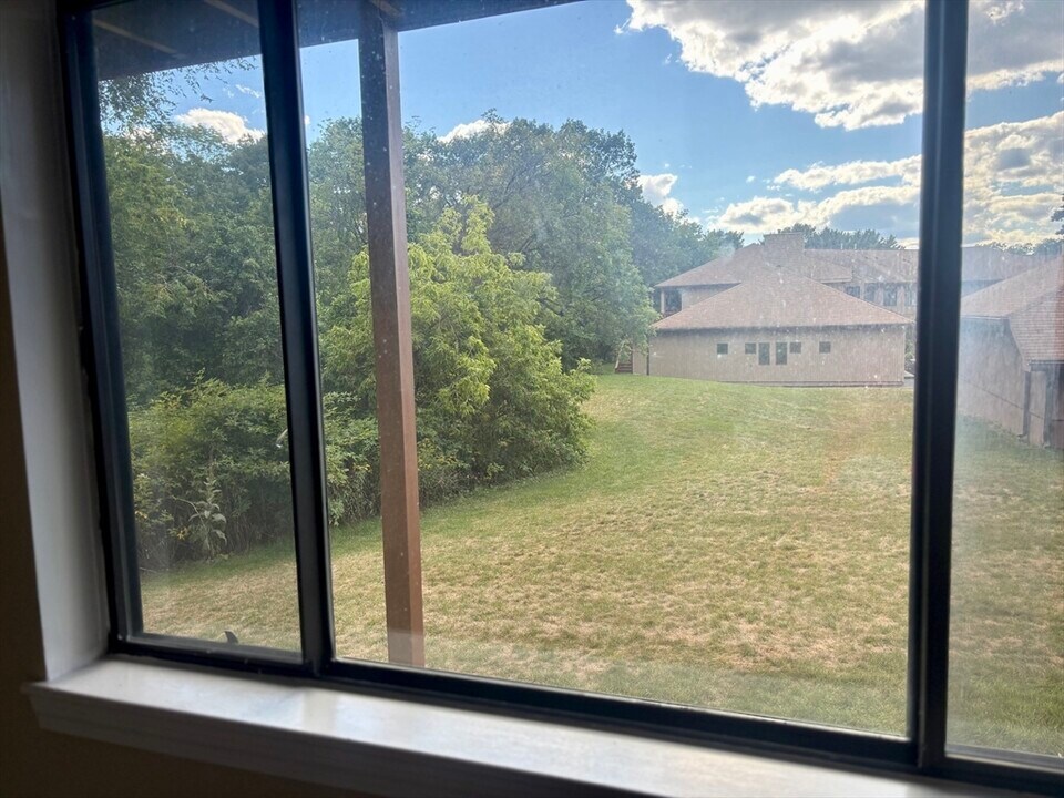 305 Trailside Way in Ashland, MA - Building Photo