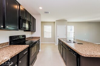 906 Ashentree Dr in Plant City, FL - Foto de edificio - Building Photo