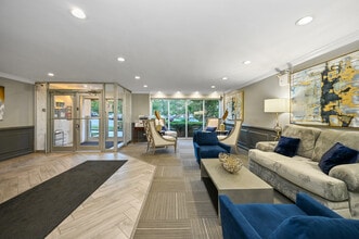 Silver Lake Apartments in Staten Island, NY - Foto de edificio - Building Photo
