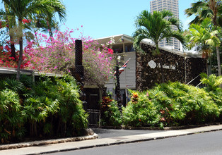 Beachwalk Student Suites in Honolulu, HI - Building Photo - Building Photo