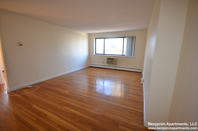 116 Dustin St, Unit 1 in Boston, MA - Building Photo - Building Photo