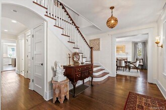 47 Greenacres Ave in Scarsdale, NY - Building Photo - Building Photo