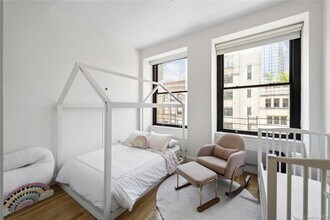 124 Hudson St-Unit -6B in New York, NY - Building Photo - Building Photo
