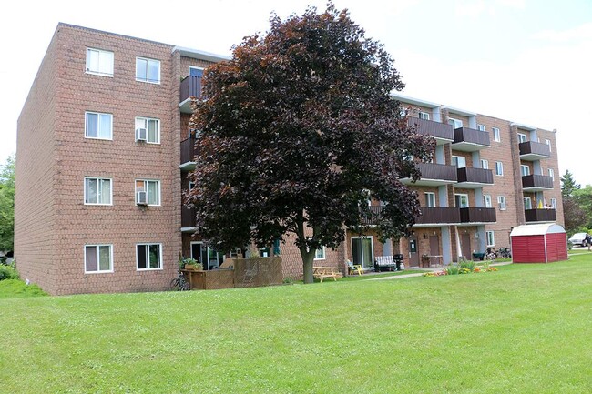 Victoria Apartments in Chatham-Kent, ON - Building Photo - Building Photo