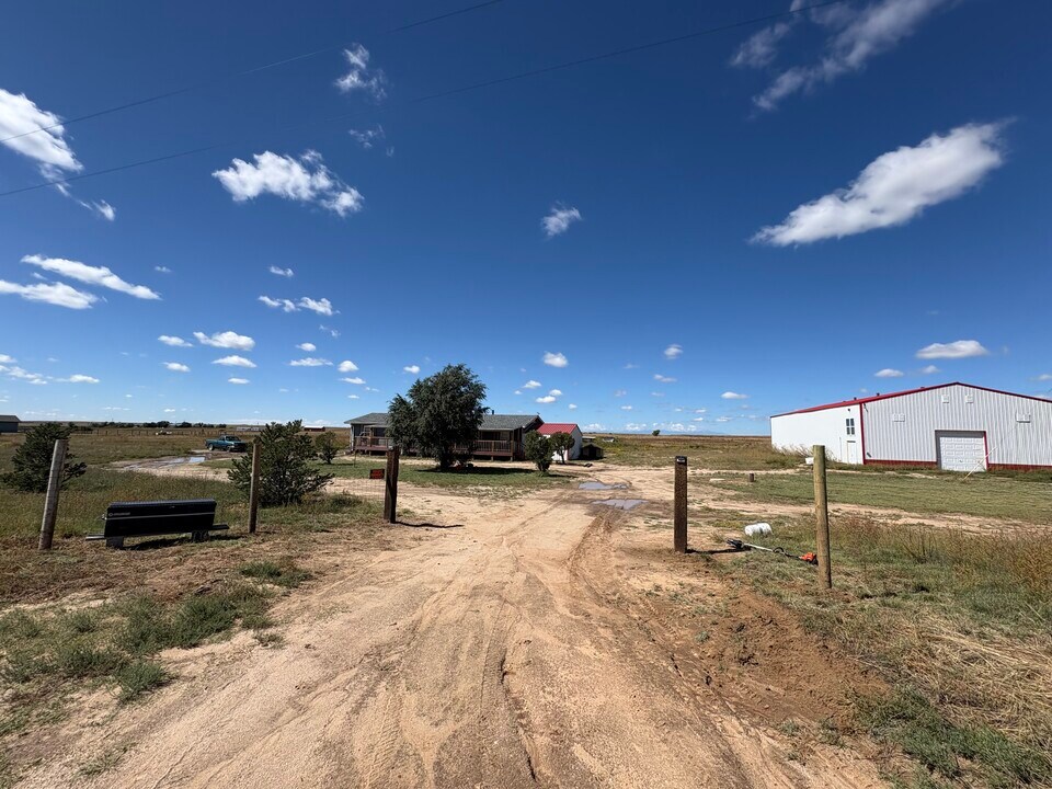 17251 Co Rd 2 in Rush, CO - Building Photo