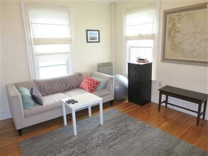 143 Orchard St, Unit 4 in Somerville, MA - Foto de edificio - Building Photo