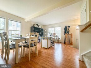 14358 Haysickle Ct in Centreville, VA - Building Photo - Building Photo