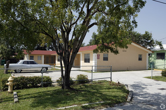 2154-2160 NW 61st St in Miami, FL - Building Photo - Building Photo