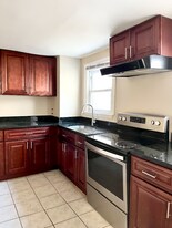 1023 W Lancaster Ave, Unit Rear in Bryn Mawr, PA - Building Photo