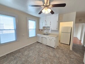 21 Oakwood St in East Hartford, CT - Building Photo - Building Photo