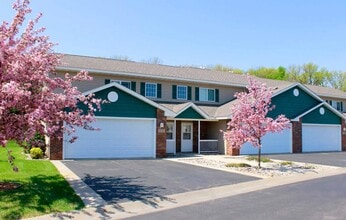 Jordan Valley Townhomes in Jordan, MN - Foto de edificio - Building Photo