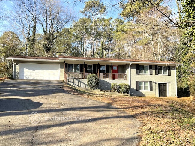 property at 2331 Heather Ct