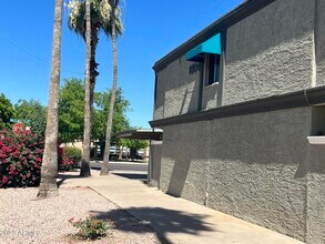 2211 S McClintock Dr in Tempe, AZ - Building Photo - Building Photo