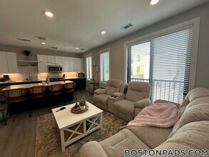 656 Saratoga St in Boston, MA - Building Photo - Building Photo