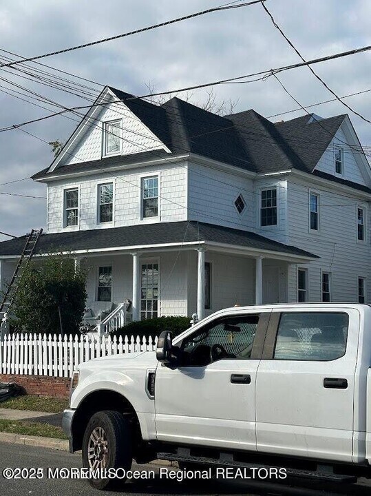 608 Park Pl Ave in Bradley Beach, NJ - Building Photo