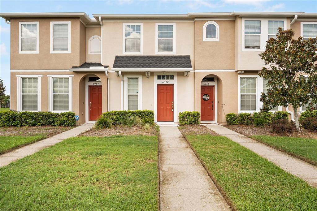 6967 Towering Spruce Dr in Riverview, FL - Building Photo