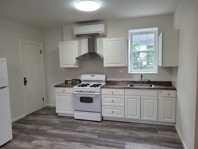 90 E Centre St in Nutley, NJ - Building Photo - Building Photo