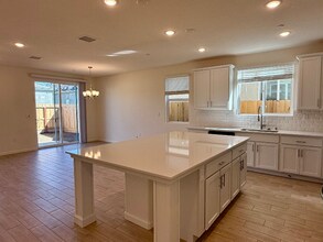 1641 Bloom Ave in Clovis, CA - Building Photo - Building Photo