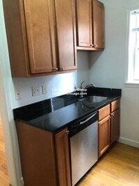 2045 W Berwyn Ave, Unit 3 photo'