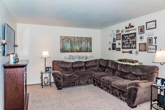 613 E Washington St, Unit 615 in New London, WI - Building Photo - Building Photo