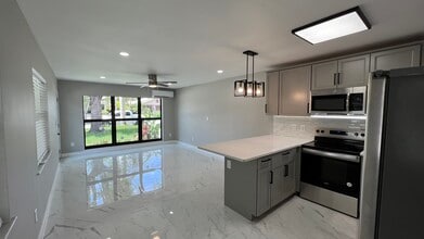 2615 Michigan Ave, Unit 2615 in Ft. Myers, FL - Building Photo - Building Photo