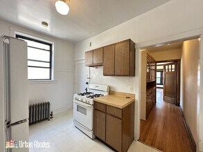 2434 N Sawyer Ave, Unit A08C in Chicago, IL - Foto de edificio - Building Photo