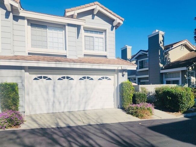 2275 Hawthorne Pl in Tustin, CA - Building Photo - Building Photo