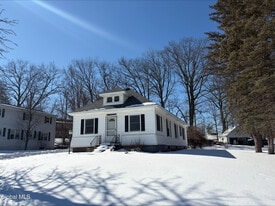 5 Mockingbird Hill in Latham, NY - Building Photo