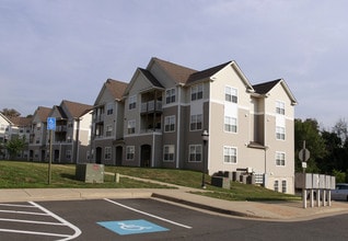 Maple Avenue Apartments in Purcellville, VA - Building Photo - Building Photo