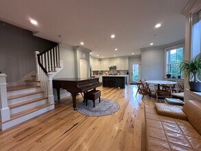 44 Evergreen St in Boston, MA - Building Photo - Building Photo
