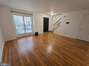 12114 Island View Cir in Germantown, MD - Building Photo - Building Photo