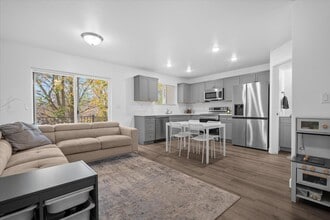 645 S Plum Creek Ln E in Ogden, UT - Building Photo - Building Photo