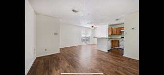 103 E Wells St, Unit V in Madisonville, TX - Building Photo