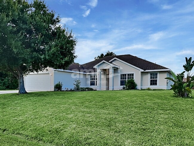 property at 1001 SW Hamrock Ave