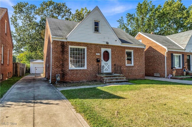2703 Hearthstone Rd in Parma, OH - Building Photo - Building Photo